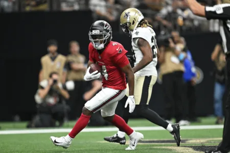 Dotson grabs TD in win over Saints